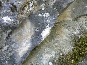 un gros bloc de marbre