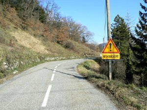 panneau affaissement sur la route