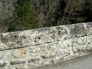 rambarde du pont en cargneules