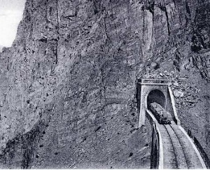 l'entre du tunnel en 1904