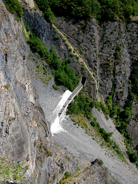 une photo de 2009 o l'on voit la galerie de protection