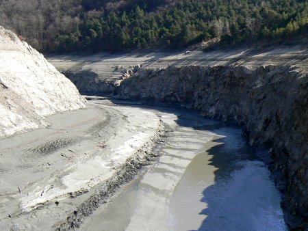 dpt d'argile dans le lac