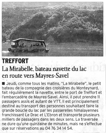 un petit bateau pour la traverse du lac