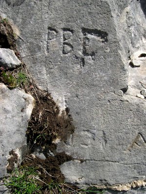 Inscripions sur mur de la forge