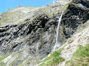la cascade dans le synclinal du lac Labarre